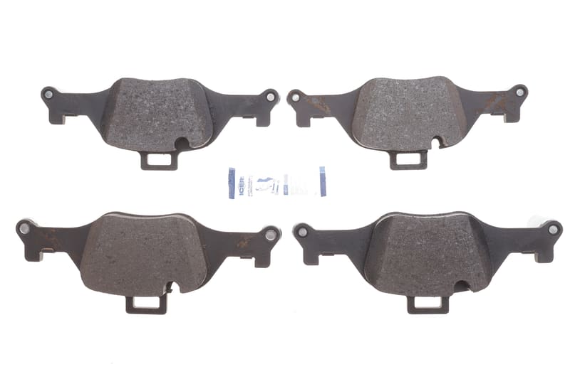Колодки гальмівні (передні) BMW 3 (G20-21/G80-81)/X3-X6 18-/5 (G30/G31/F90)/6 (G32)/7 (G11/G12) 15- ICER
