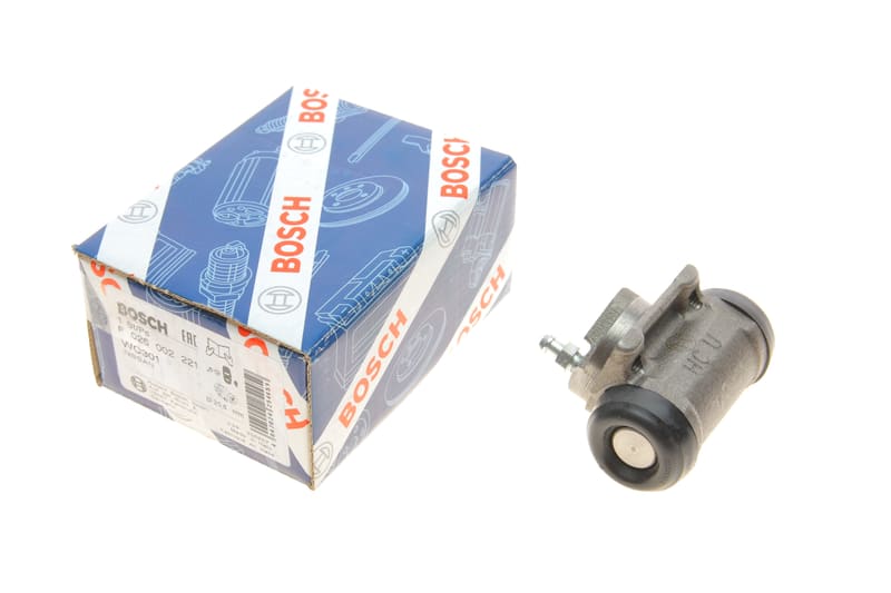 Цилиндр тормозной (задний) Nissan Primera 90-06 (R) (d=20.6mm) BOSCH