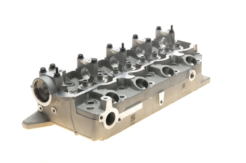 Головка блока цилиндров Mitsubishi L200/L300/L400/Pajero 2.5 TD 87-06/Hyundai H100 06- KOLBENSCHMIDT