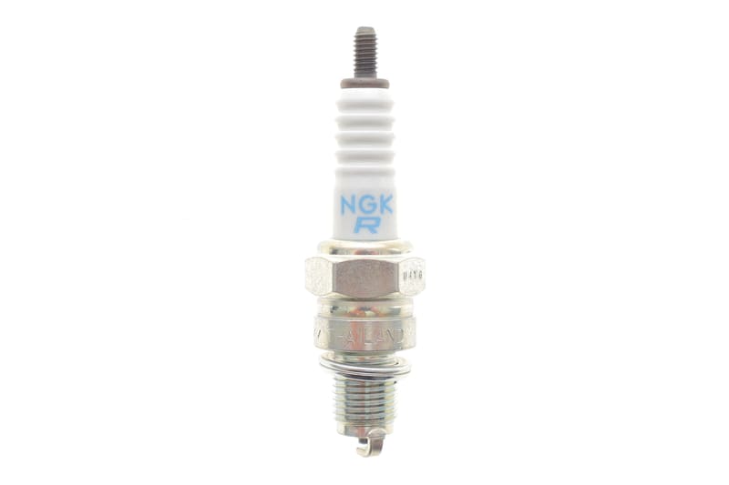 Свічка запалювання Eppella/Honda/Kawasaki/Keeway/Panda/Suzuki/SYM/Suzuki/Yamaha (CR6HSA) NGK
