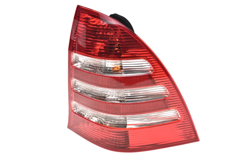 Фонарь задний MB C-class (S203) 01-07 (R) ULO