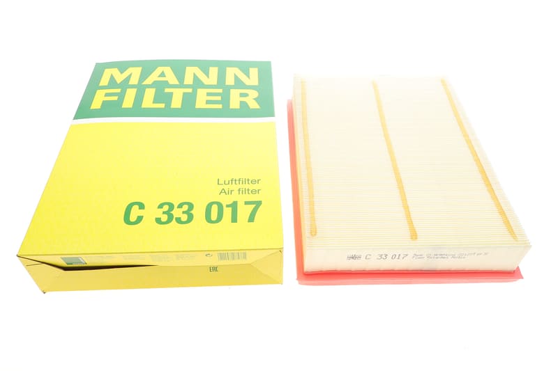 Фільтр повітряний Toyota Hilux VIII 2.4D/2.8D/2.7 15- MANN-FILTER
