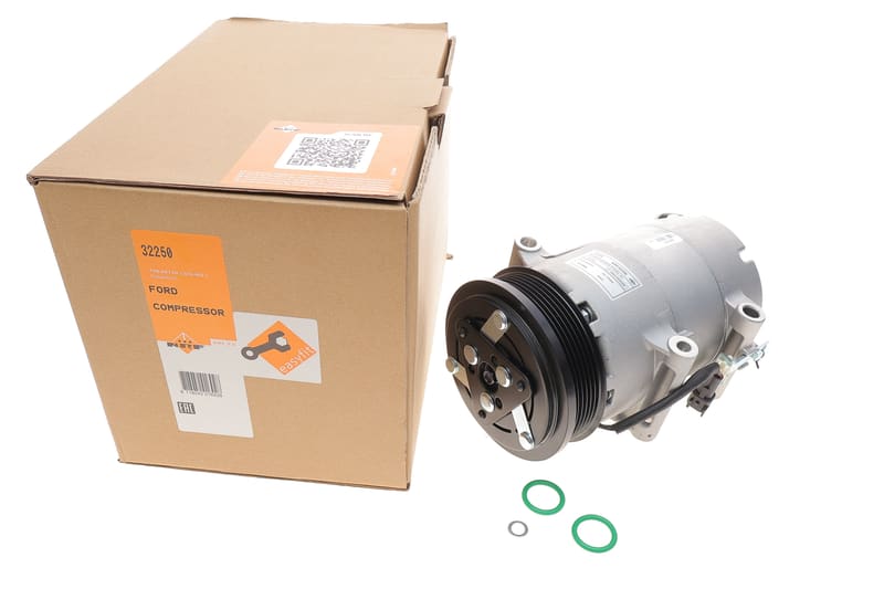 Компрессор кондиционера Ford C-Max/Kuga/Volvo C30/C70/S40/V50 2.0D 03-12 NRF